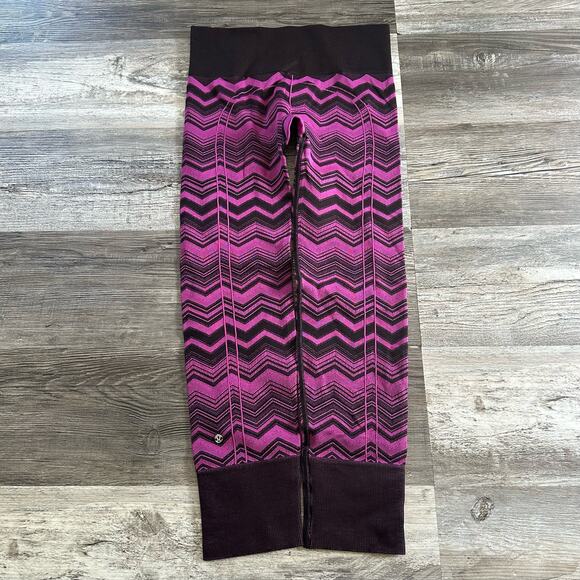 Lululemon Black Purple Chevron Print Women's Athletic Capri Leggings Size‎ 6 - Picture 2 of 8
